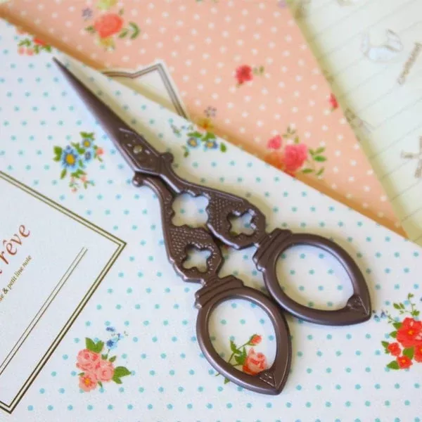 Retro Style Scissors Flower